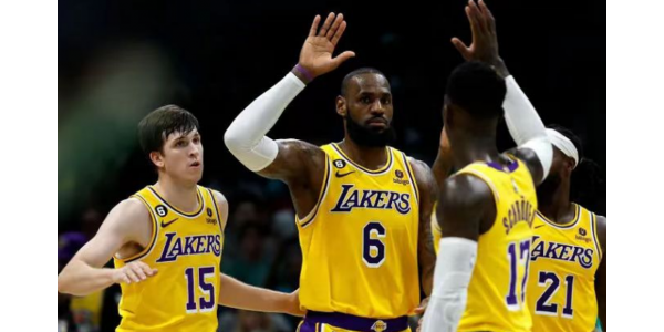 Prilagodbe popisa Lakersa izvan sezone
