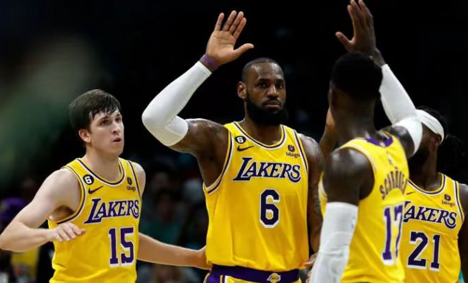 Prilagodbe popisa Lakersa izvan sezone