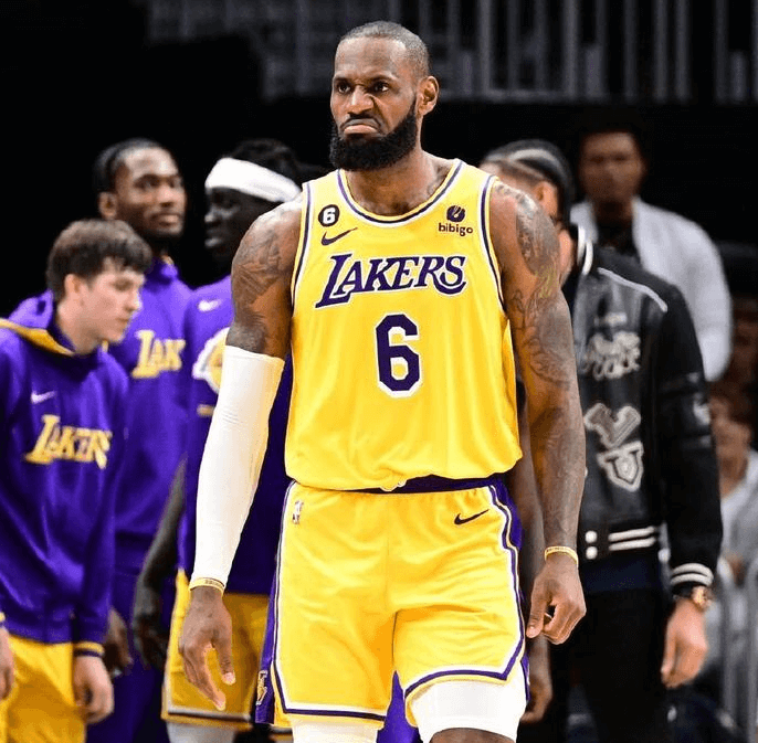 Lakersi razmišljaju o razmjeni Jamesa